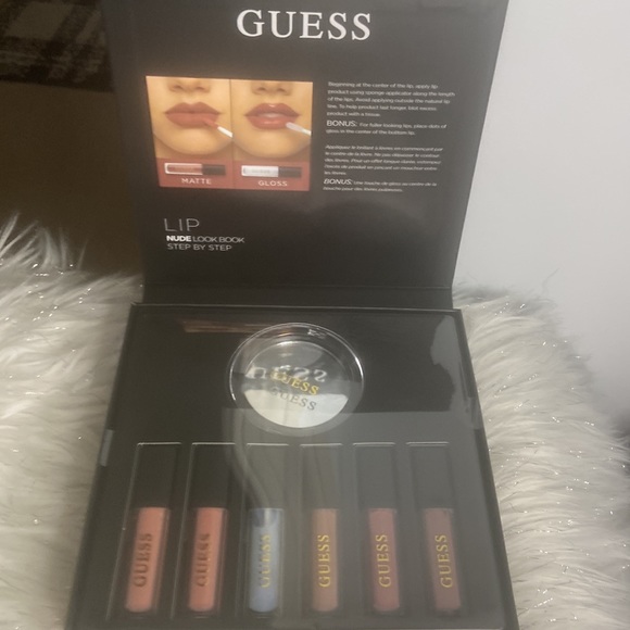 🤩FREE when bundled w Reg priced item Guess Lip Nude Book step by step - Picture 2 of 3